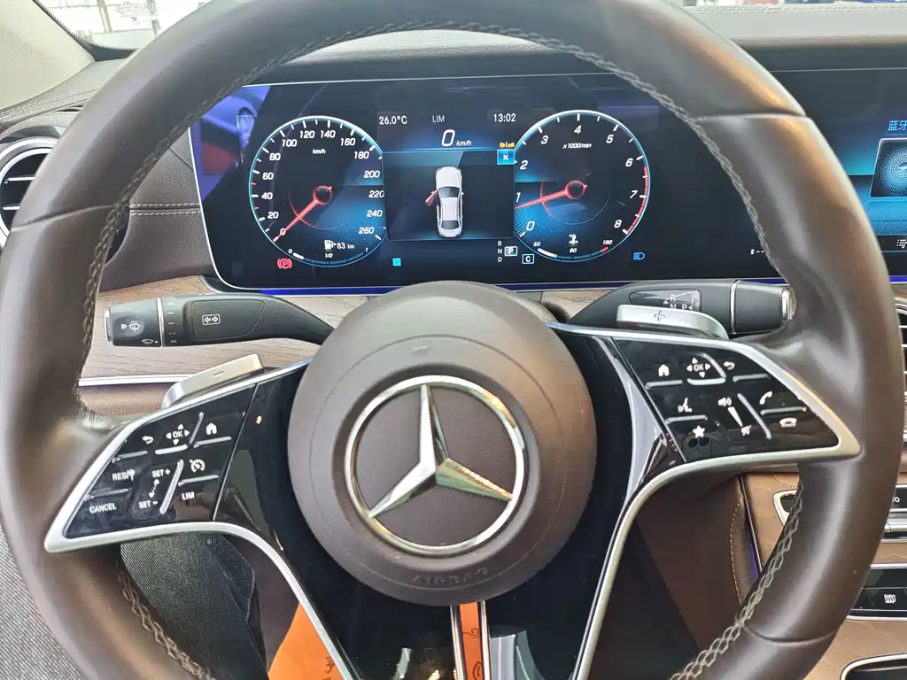 Mercedes-Benz E-Class — миниатюра 12