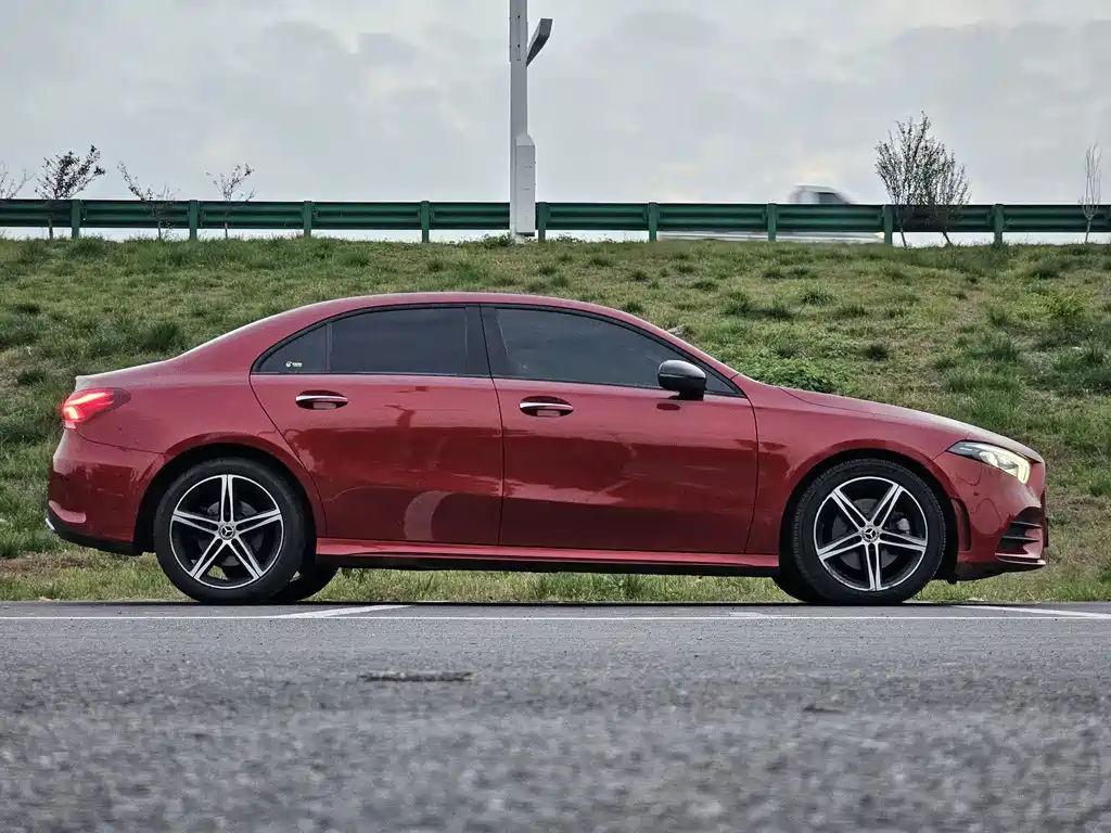 Mercedes-Benz A-Class — миниатюра 9