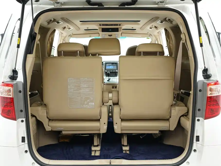 Toyota Alphard — миниатюра 32