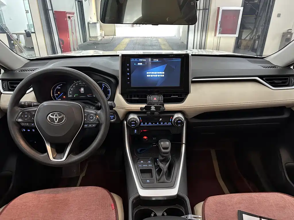 Toyota RAV4 — миниатюра 6