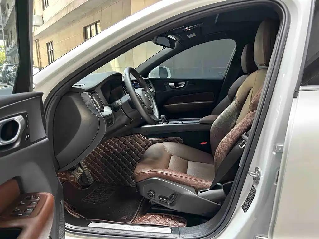Volvo XC60 — миниатюра 11