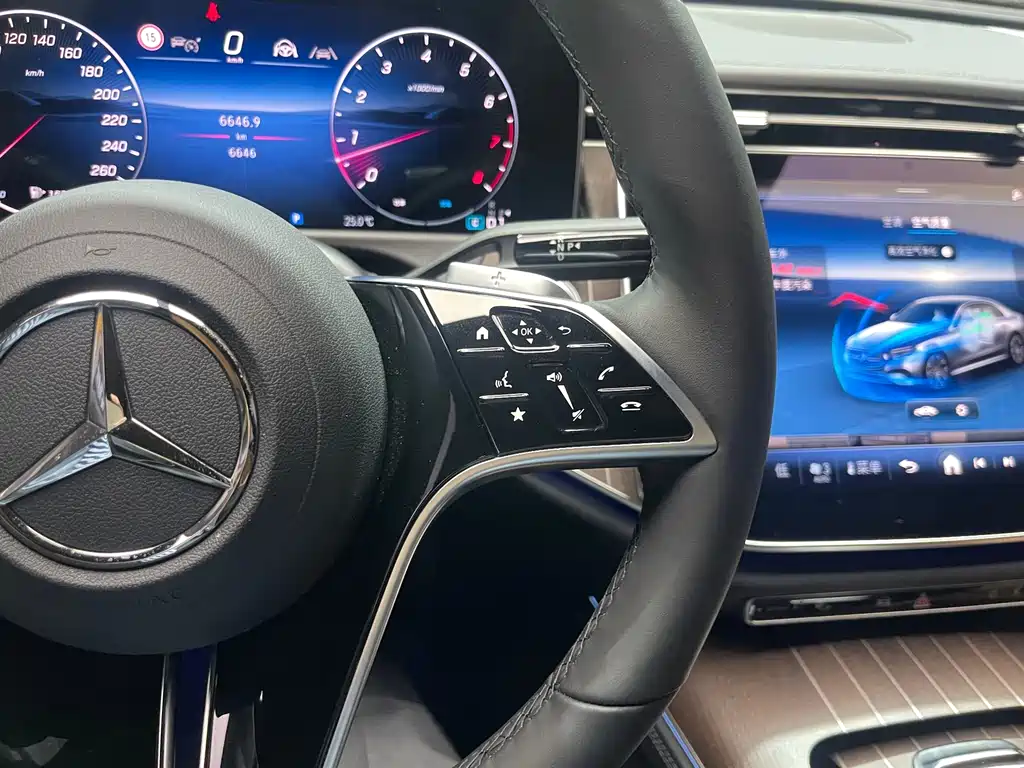 Mercedes-Benz E-Class — миниатюра 13