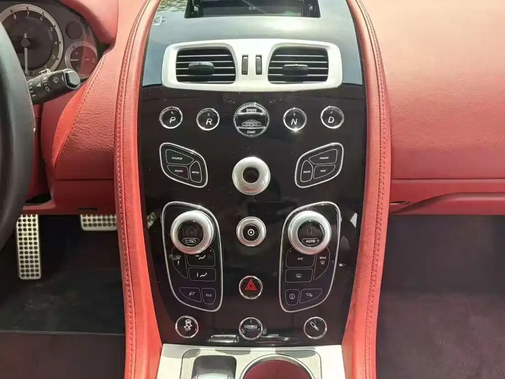 Aston Martin Rapide — миниатюра 6