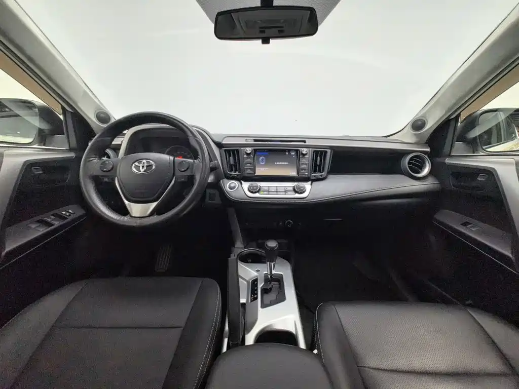 Toyota RAV4 — миниатюра 5