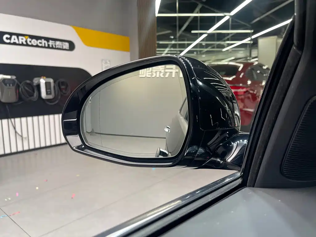 Mercedes-Benz E-Class — миниатюра 18