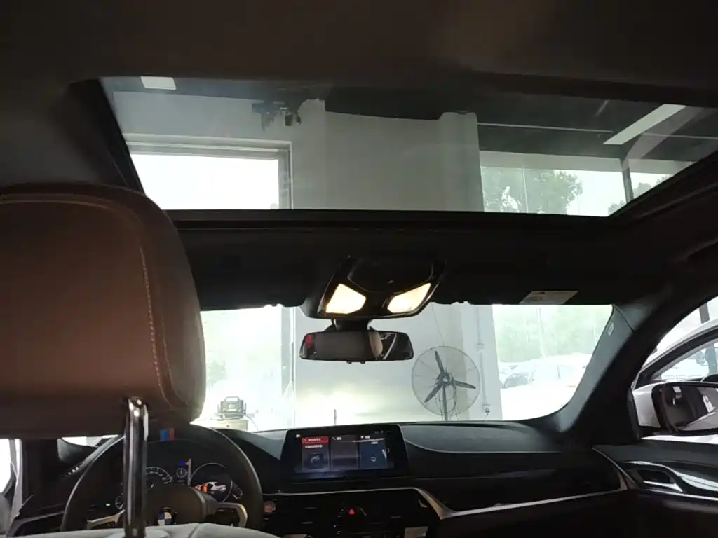 BMW 5 Series — миниатюра 18