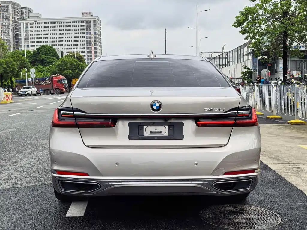 BMW 7 Series — миниатюра 6