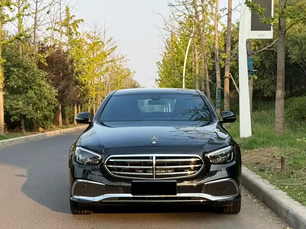 Mercedes-Benz E-Class — миниатюра 2