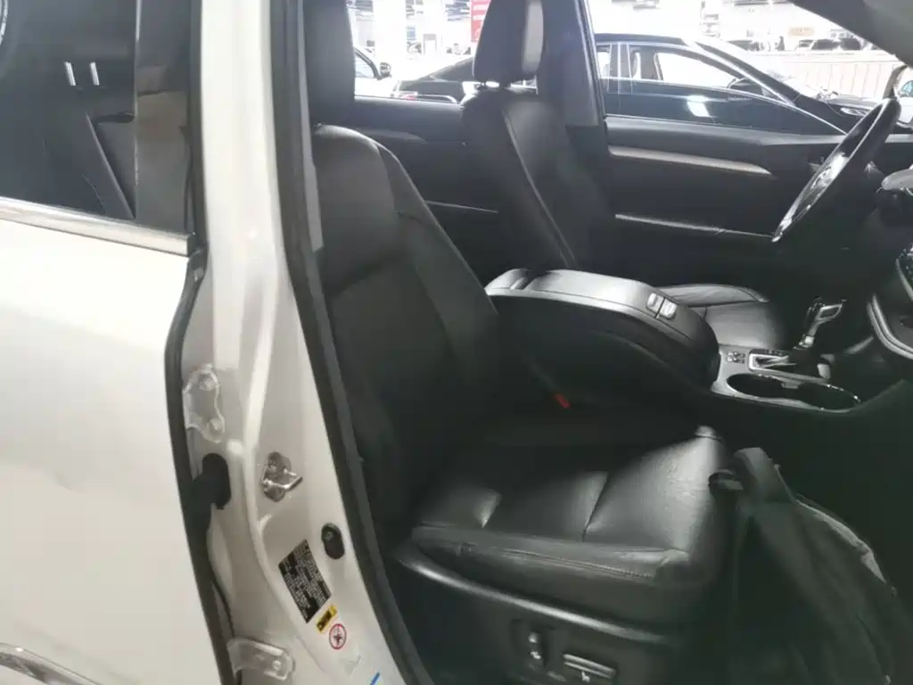 Toyota Highlander — миниатюра 25
