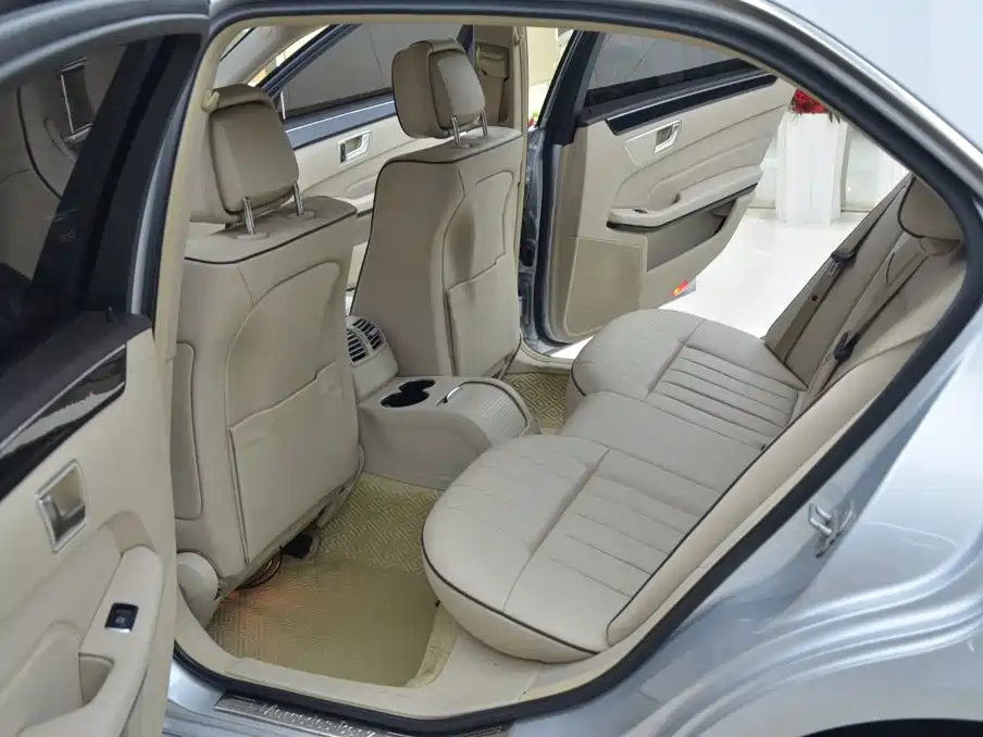 Mercedes-Benz E-Class — миниатюра 5