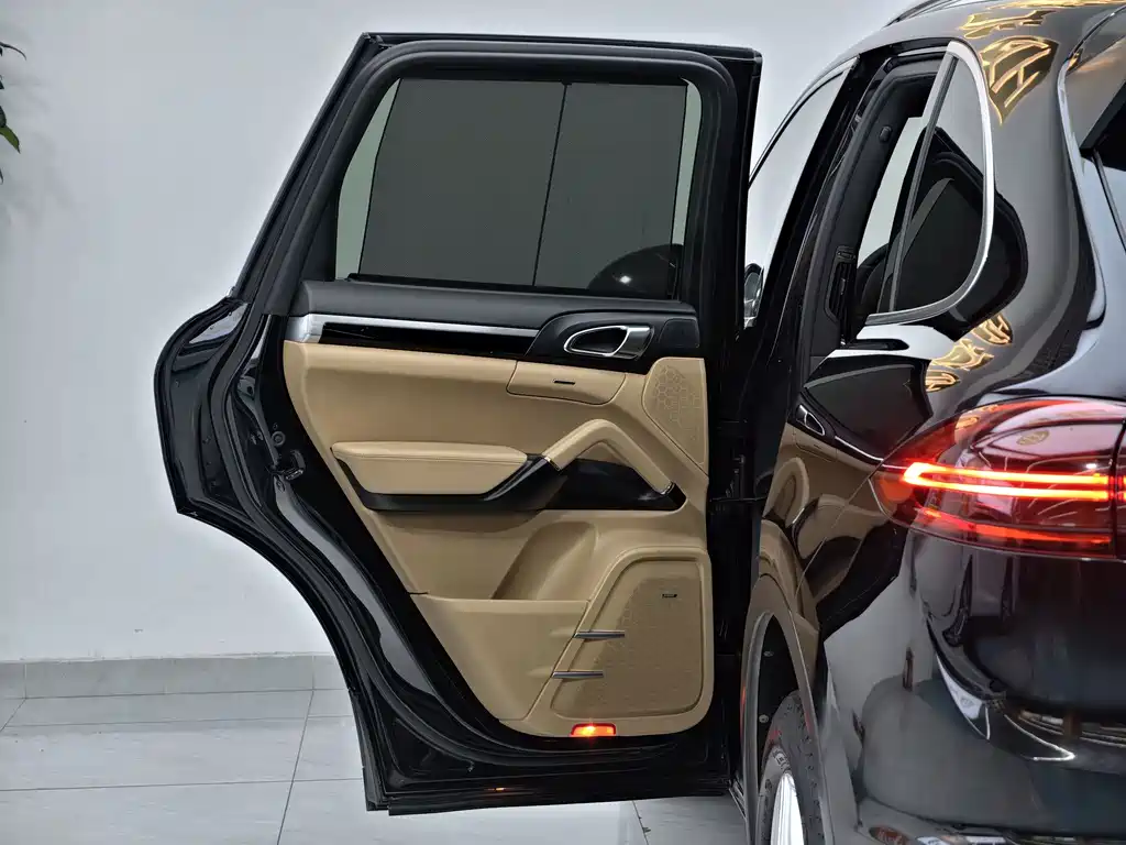 Porsche Cayenne — миниатюра 37