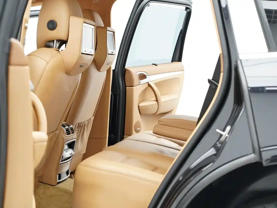 Porsche Cayenne — миниатюра 12