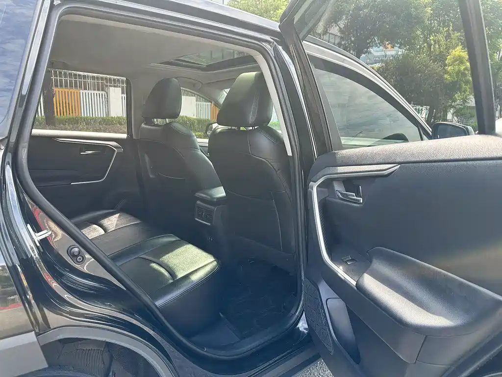 Toyota RAV4 — миниатюра 22