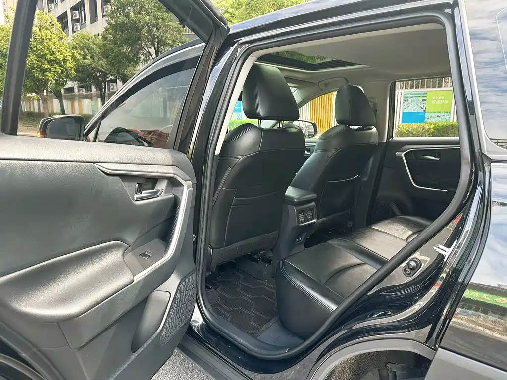 Toyota RAV4 — миниатюра 15