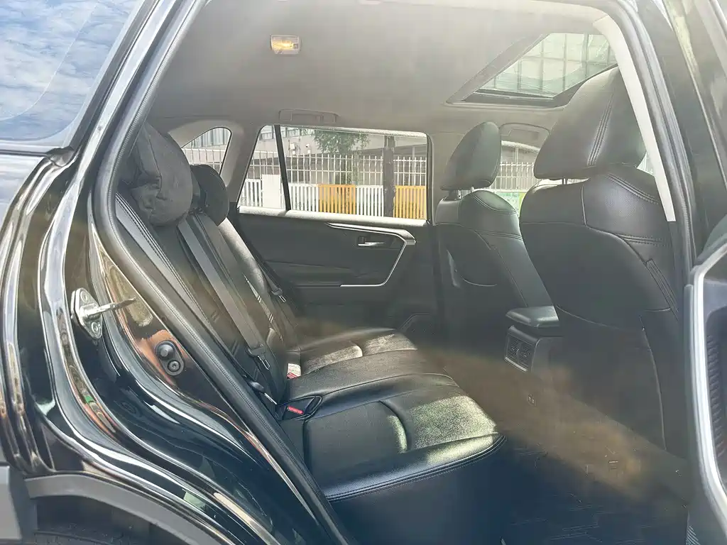 Toyota RAV4 — миниатюра 23