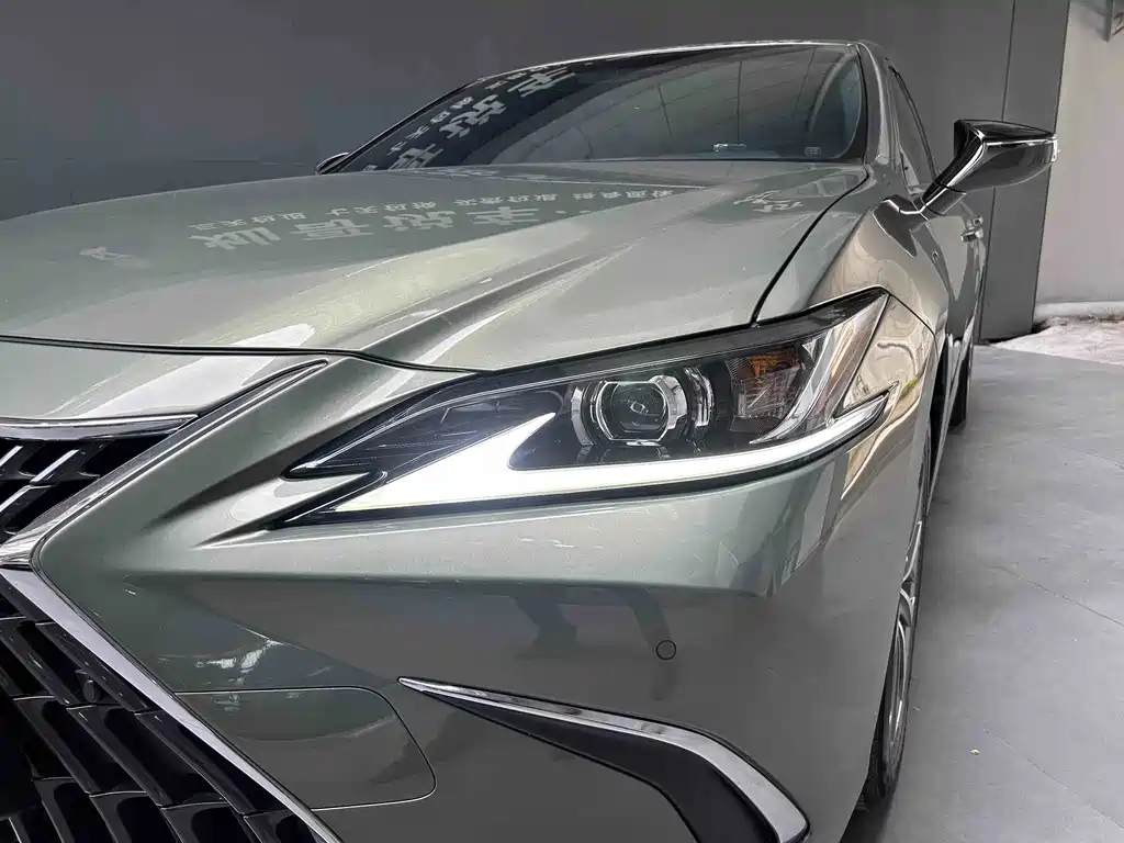 Lexus ES 2023 — фото 18