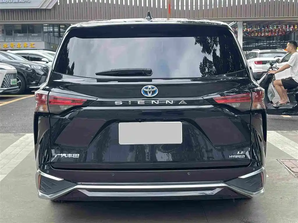 Toyota Sienna — миниатюра 6