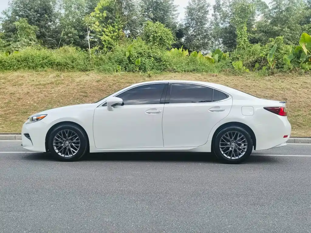 Lexus ES — миниатюра 4