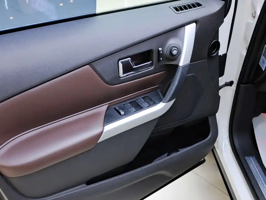 Ford Edge (Import) — миниатюра 17