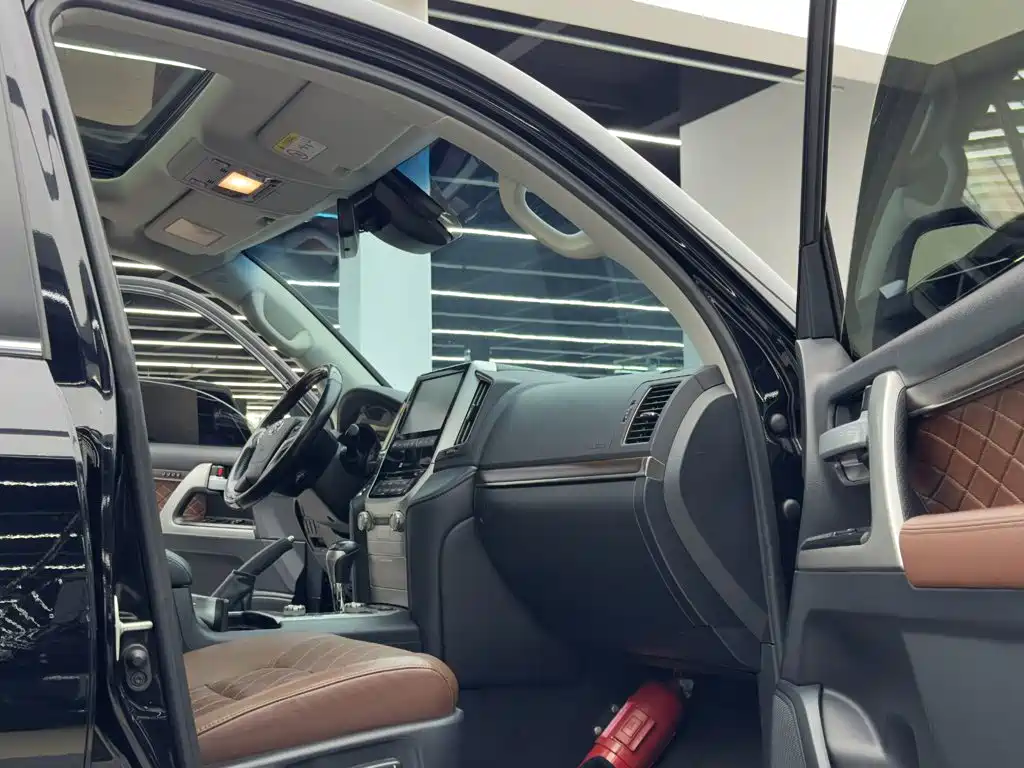 Toyota Land Cruiser — миниатюра 10