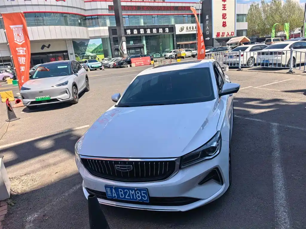 Geely Emgrand 2022