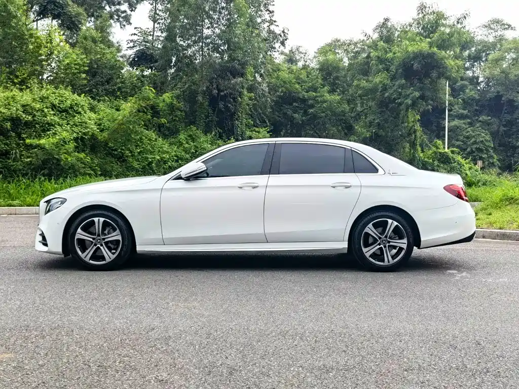 Mercedes-Benz E-Class — миниатюра 4