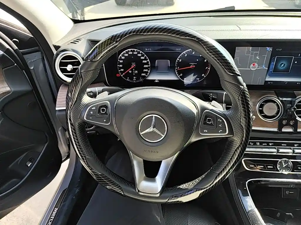 Mercedes-Benz E-Class — миниатюра 11