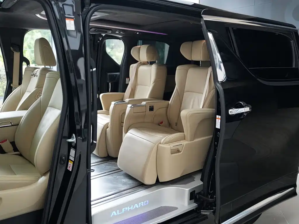 Toyota Alphard — миниатюра 16