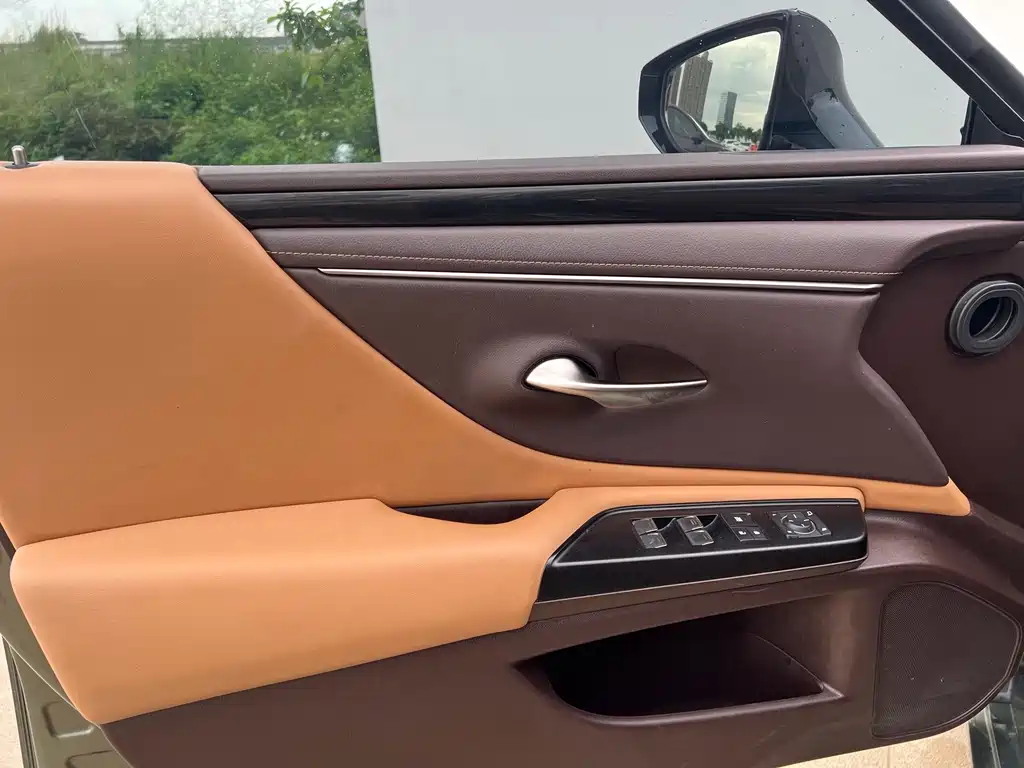 Lexus ES — миниатюра 9