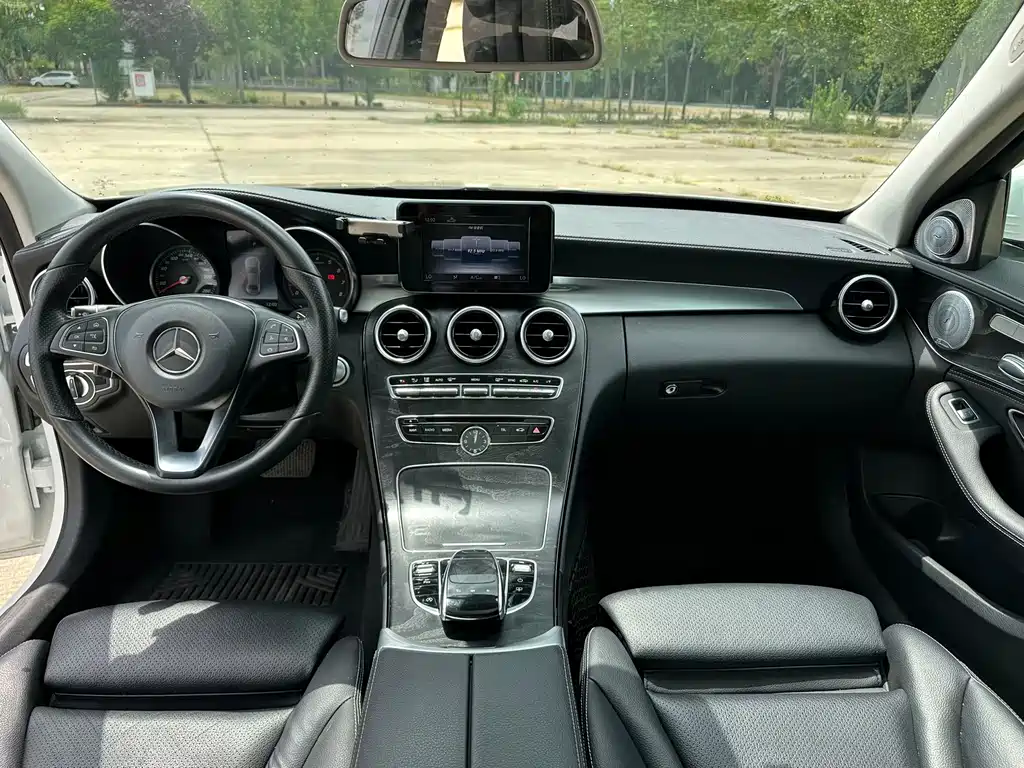 Mercedes-Benz C-Class — миниатюра 9