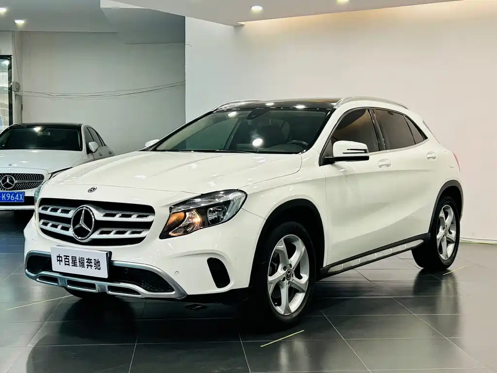 MERCEDES-BENZ GLA