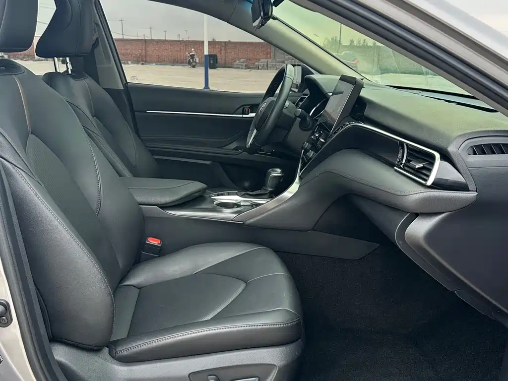 Toyota Camry — миниатюра 10