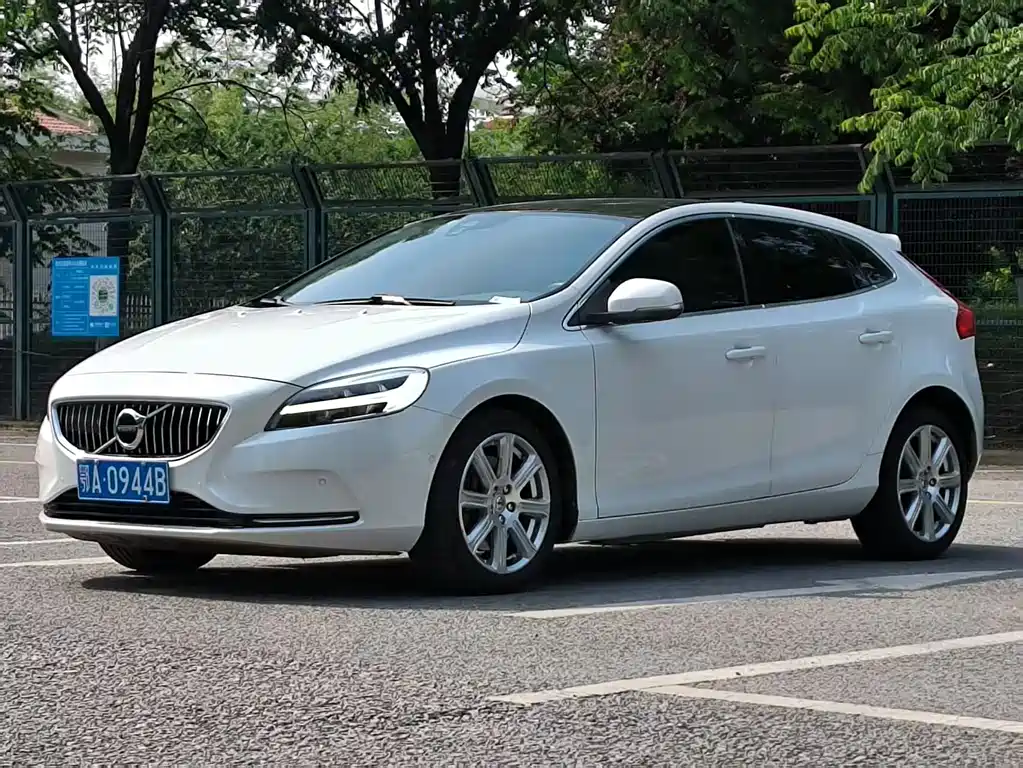 Volvo V40 2018