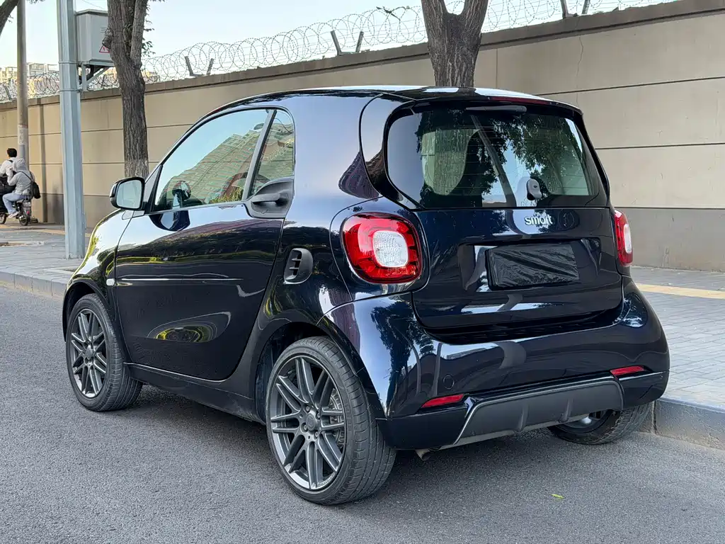 Smart fortwo 2017 0.9T 66 V