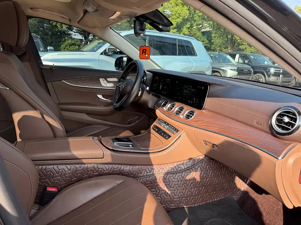 Mercedes-Benz E-Class — миниатюра 16