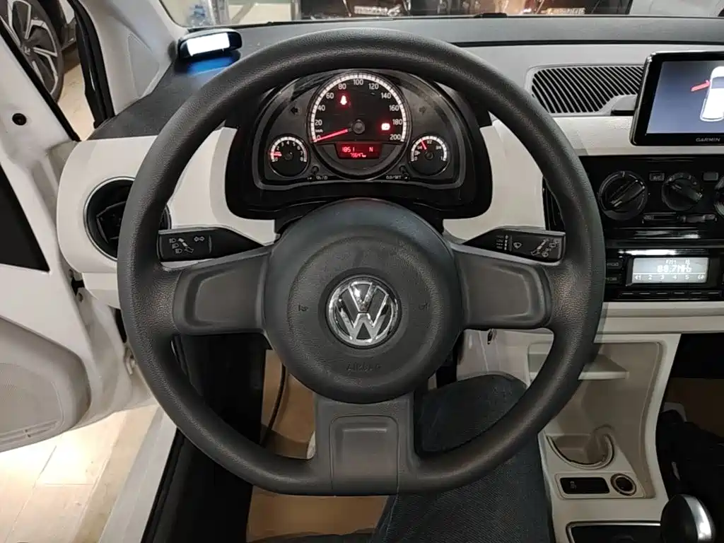 Volkswagen up! — миниатюра 11