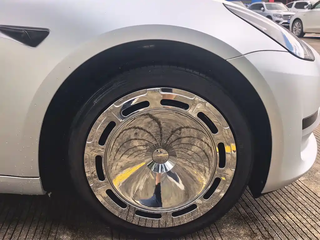 Tesla Model 3 — миниатюра 16