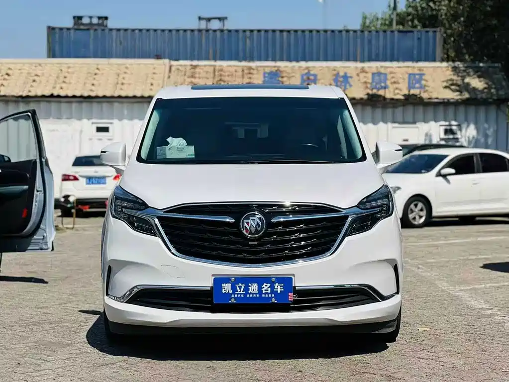 Buick GL8 — миниатюра 2