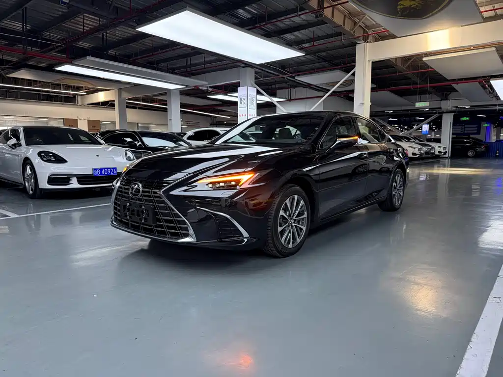 Lexus ES 2026