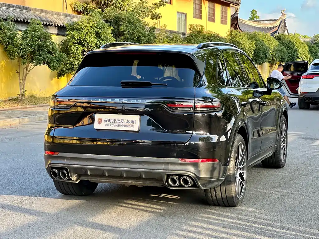 Porsche Cayenne — миниатюра 4