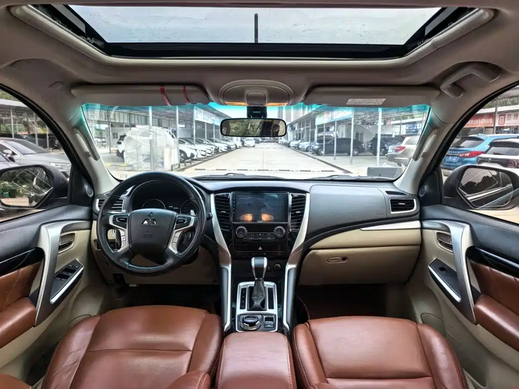 Mitsubishi Pajero Sport (Import) — миниатюра 17