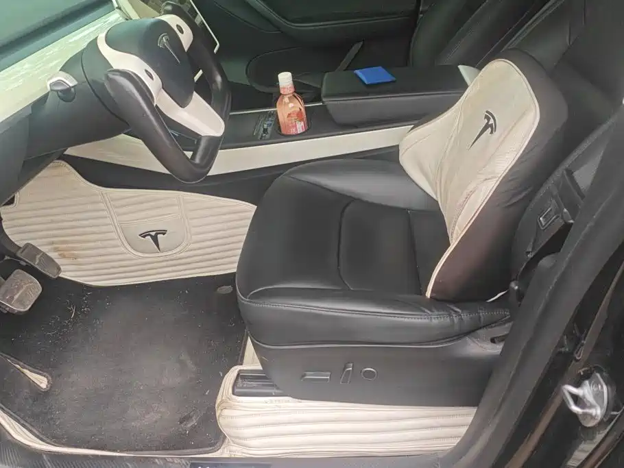 Tesla Model Y — миниатюра 9