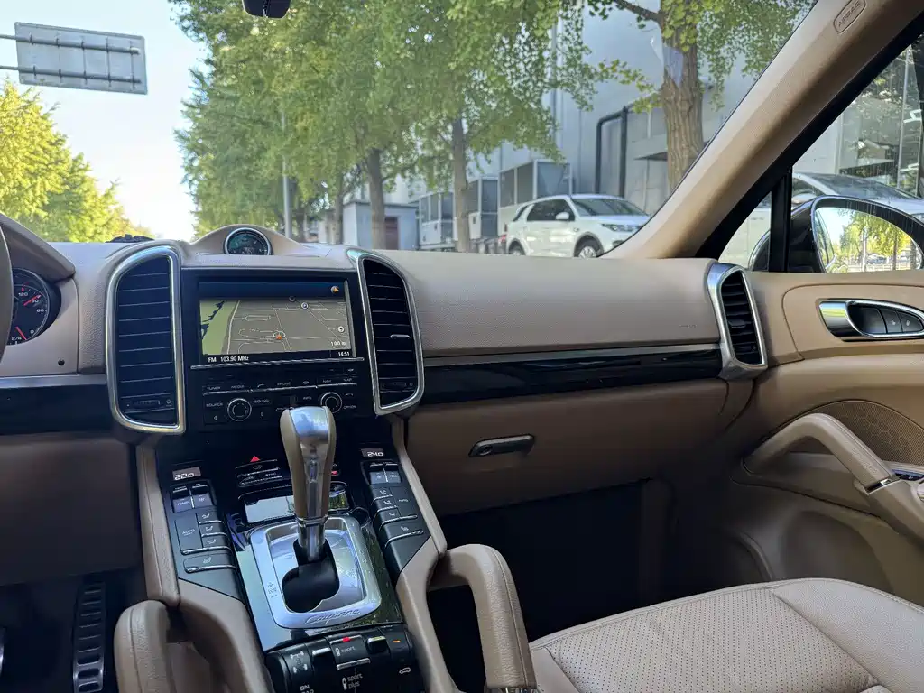 Porsche Cayenne — миниатюра 19