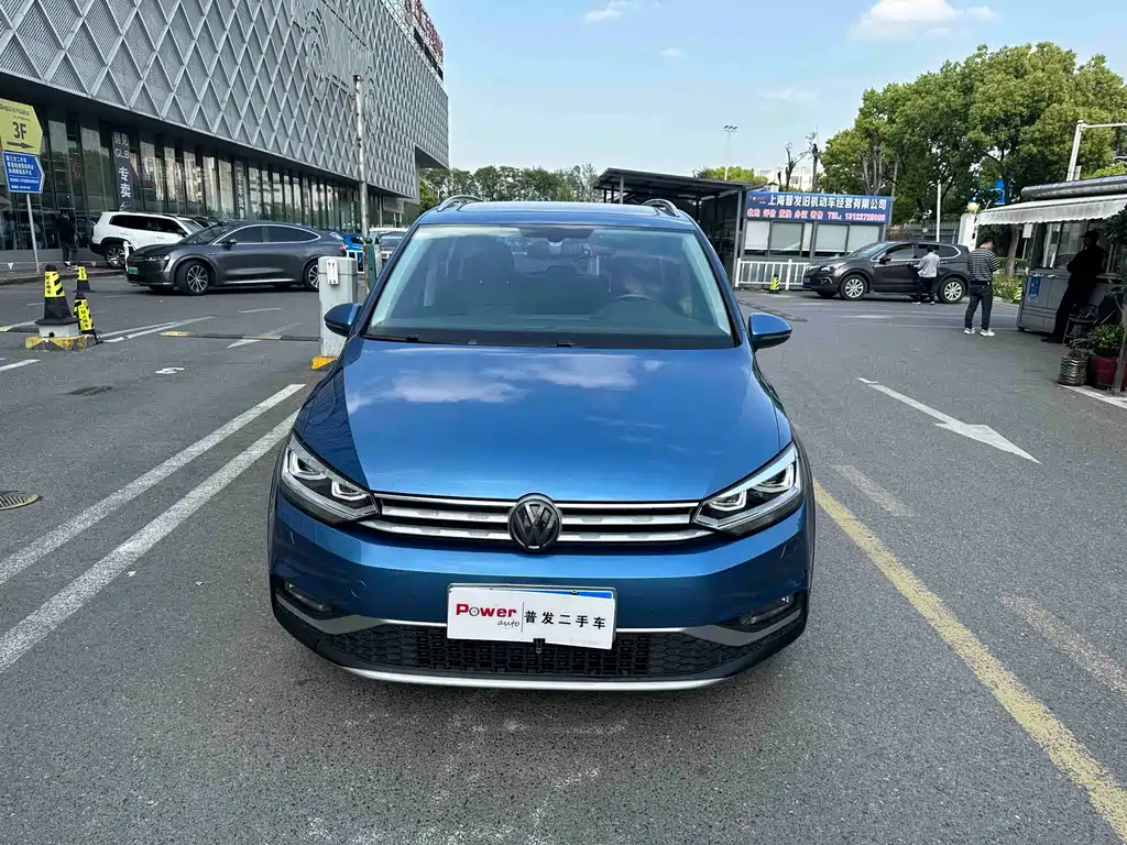 Volkswagen Touran — миниатюра 2