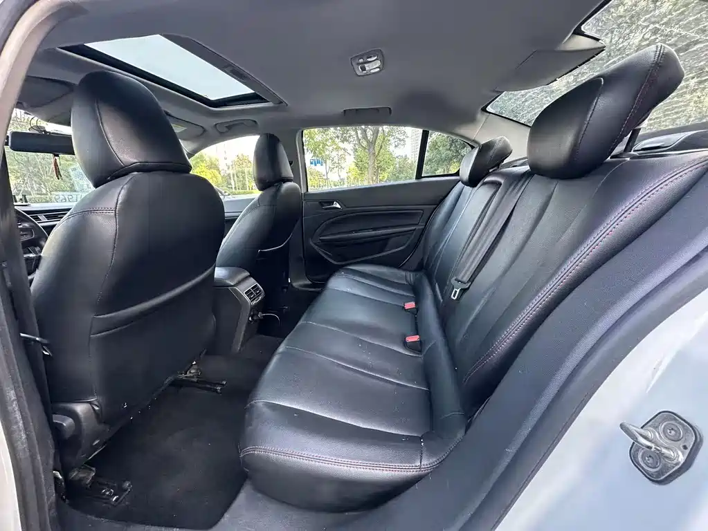 Peugeot 408 — миниатюра 9