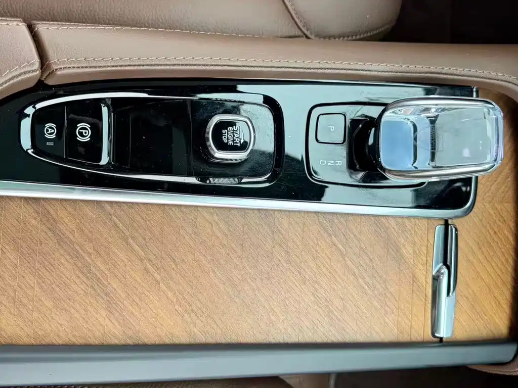 Volvo XC90 — миниатюра 7