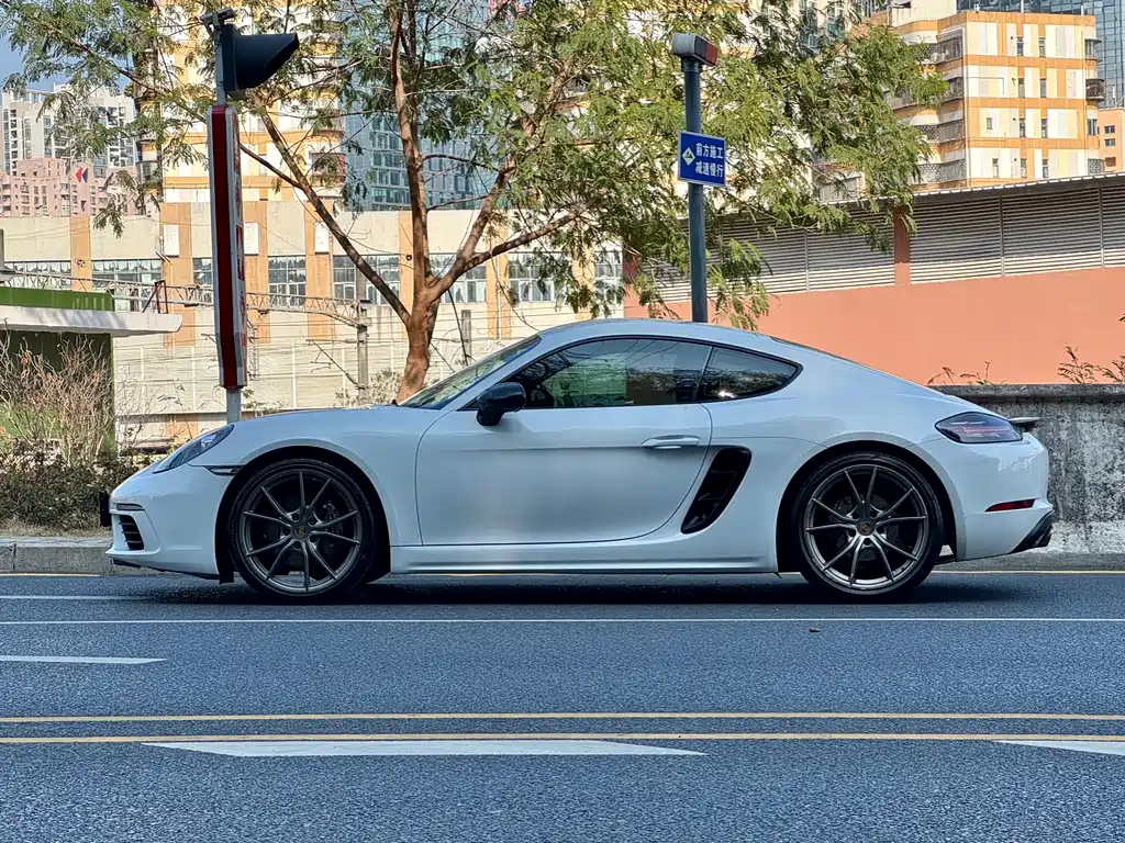 PORSCHE 718