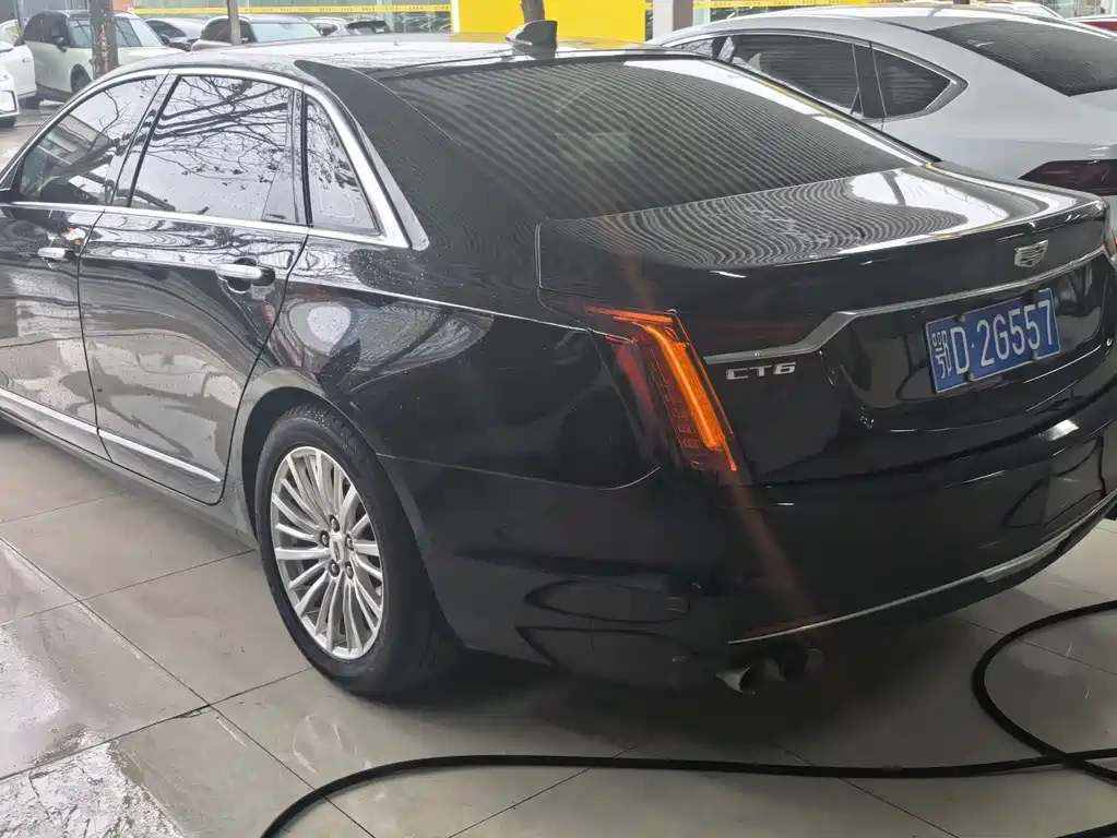 CADILLAC CT6