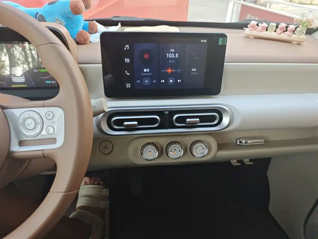 Wuling MINIEV — миниатюра 6