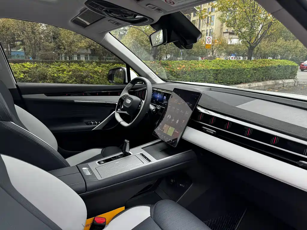 Geely Boyue L — миниатюра 12